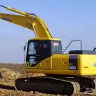 بوكلين للإيجار . حفار . شيول للإيجار . معدات للإيجار .