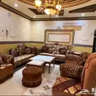 كنب كلاسيكي مع الطاولات للبيع