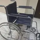 كرسي متحرك نظيف وجديد