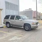 كاديلاك اسكاليد موديل 99 لونه ذهبي شبه نظيف