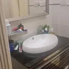 مغاسل نظيفه جدا مداخل فخمه عدد ثنتين مع الإدراج والدواليب