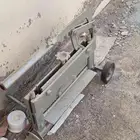 مقص بلاط شبه جديد