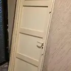 يوجد عدد 2 باب ألمنيوم معا الاطار الحد 350 الموقع الدمام