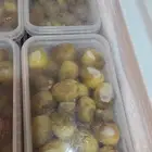 تمر برحي رطب أصفر عضوي منصف وتام معلب جاهز للفرزنة