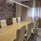 طاولة اجتماعات مع 11 كرسي