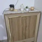 كراسي مكتب جلد دوار وطاولة تلفزيون ودولاب احذيه