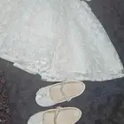فستان ابيض وجزمه