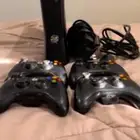 Xbox 360 للبيع مع أربعة ايدي