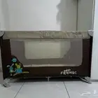 محبس أطفال مع فراش