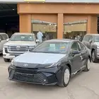 تويوتا كامري ستاندر بنزين اسود وابيض وتيتانيوم 2025