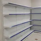 رفوف سوبر ماركت وصيدلية