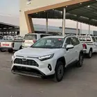 راف فور XLE 2025 المزايا التقنية المحرك  2.0 لتر