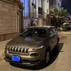 جيب شيروكي سبورت 4 سلندر 2.4 سي سي الممشى 215 الف كيلو للبيع