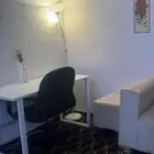 مكتب للبيع نظيف مافي اي عيوب مع الكرسي