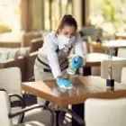 لدي طاقم تنظيف للمطعم.
