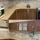 دولاب مطبخ نظيف اخو الجديد الرخام بيج والأدراج خشبي جميل