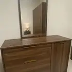 غرفة نوم خمس قطع مع مرتبه بحاله ممتازة