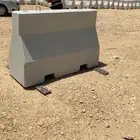 حواجز خرسانية نيوجرسي قواعد أعمدة انارة