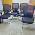 كراسي ثابته اللون اسود سعر الحبه 100ريال