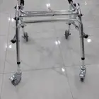 مشايه تعليم المشي للاطفال
