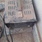 الجهاز الظاهر في الصورة هو محول جهد (Voltage Converter) من ن