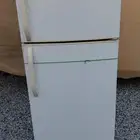 ثلاجتين وقافي وحده ماركة فالكون والثانية ال جاي مستخدمة