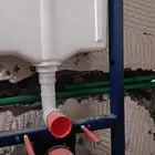 معلم سباك فني