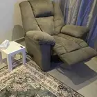 كرسي استرخاء من آشلي امريكي بتصميم أنيق وعصري بمسند