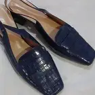 كعب لون كحلي