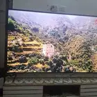 شاشه 85 بوصه سمارت كبيرره جدا  فيها كل التطبيقات شبه جديده