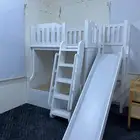 سرير لطفلين مع زحليقه