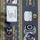 ساعه اخت الجديده ونضيفه والله لا الامانه نضيفه لا يوجد سماعه