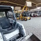 ابو فارس لجميع المعدات الثقيله للايجار يومي شهري سنوي