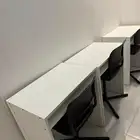 سماعات ال جي وطاولات وكراسي