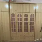 دولاب ملابس كبير و ثلاث اسره و تسريحه