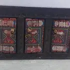 صندوق خشب وصندوق ذهبي