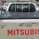شراع السياره وغطا السياره في مسامير التثبيت وفي قبضات