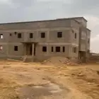 ارض فيها ثلاث بيوت منطقة الجنوب الواديين