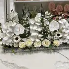 ورد انيق يستخدم على طاولات الاستقبال