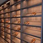 رفوف محل جزم و شنط. رفوف