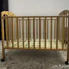 سرير أطفال نظيف