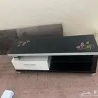 طاوله تلفزيون شبه جديدة من هوم بوكس