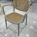 كراسي وطاولات