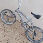 السيكل نظيف وما به ولا شيء وسريع