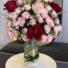 الزهور الحديثه للورد الطبيعي والصناعي عندنا خدمات توصيل