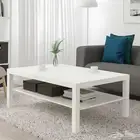 طاولة ايكيا نظيفة.
