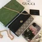 شنط وشوزات ماركه مختلفه