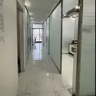 زجاج مكتبي للبيع بحالة ممتازة