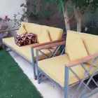 طقم كنب خارجي مع أغطية لحماية من الشمس مع طاولة