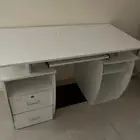 مكتب ابيض